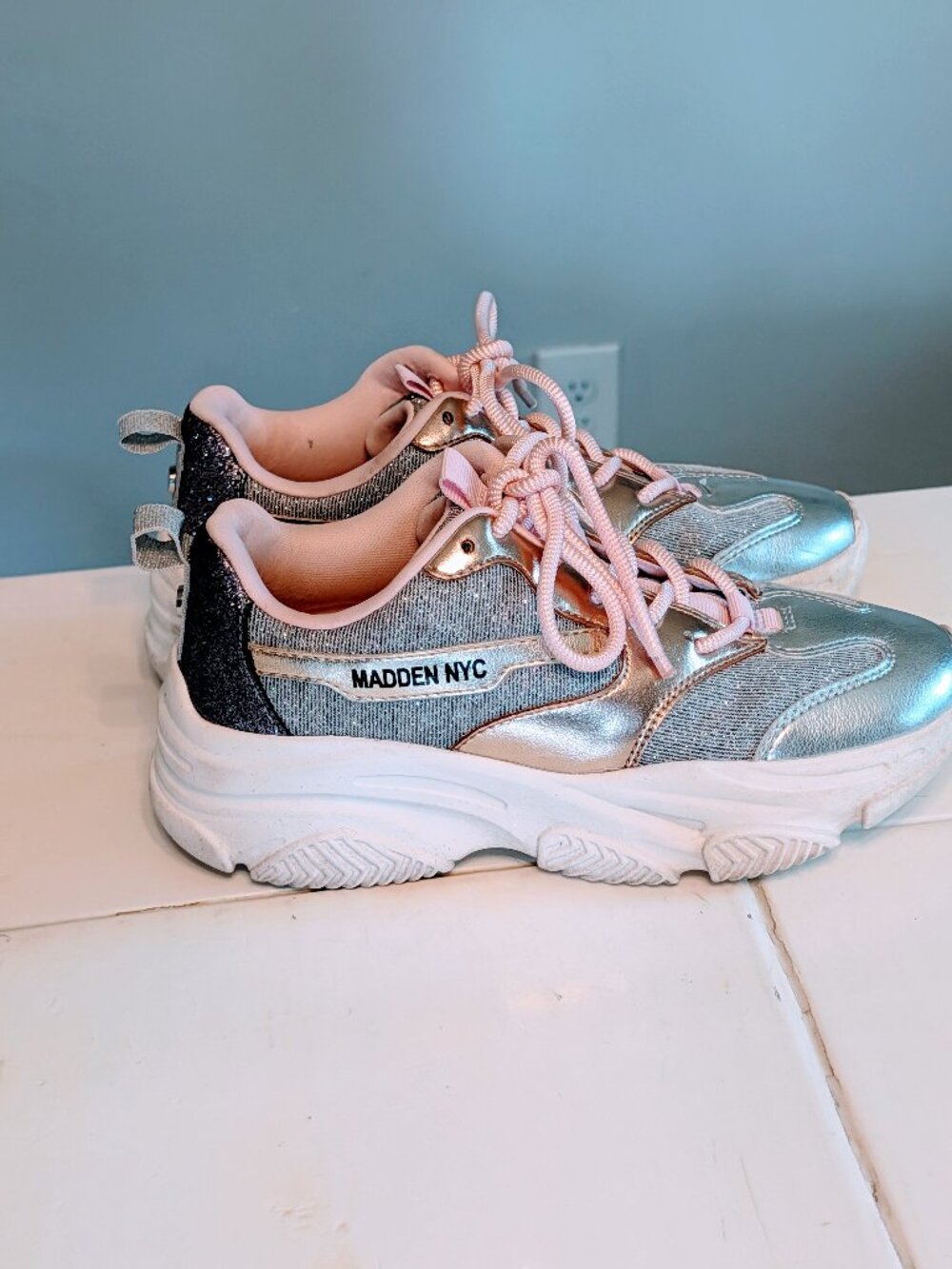 Madden NYC Girls Dad Sneakers Sz 4 Silver Pink Rose Gold Lace Up Athletic Shoe